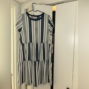 LulaRoe midi tshirt dress. Very flowy.